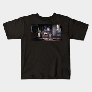 Abandoned house Kids T-Shirt